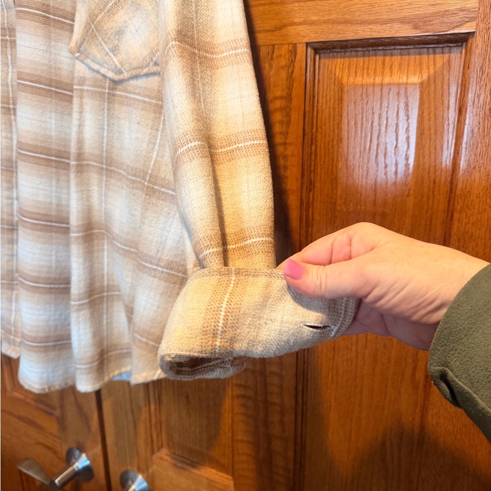 Time & Tru Plaid Shacket Button up - Picture 3 of 8